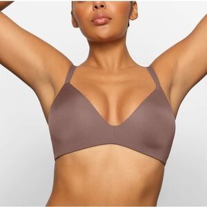 🌟NWT🌟 Skims Wireless Form T-Shirt Bra - Umber - 32C
